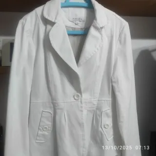 Americana AMISU blanca talla 40