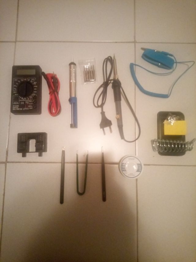 Multímetro y kit soldadura