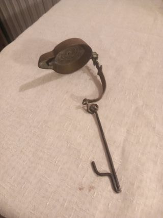 Lampada antica in metallo dorato