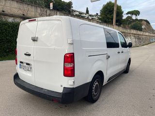 Furgoneta Base Larga Mixta con 6 asientos 