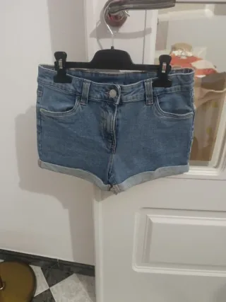 Pantalón corto vaquero niña adolescente