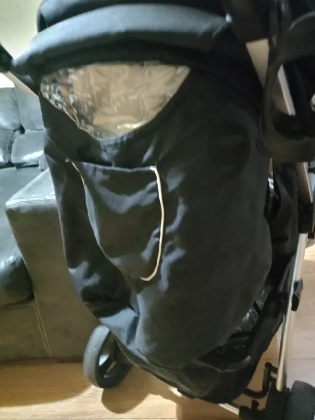 Carrito de bebé con estrellita.