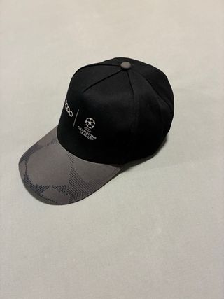 Gorra Oppo Champions League Negra y Gris