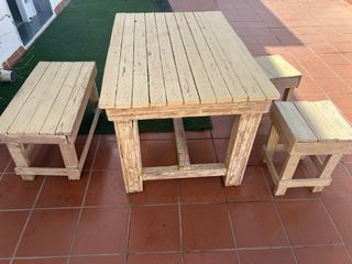Conjunto mesa, banco y taburete madera