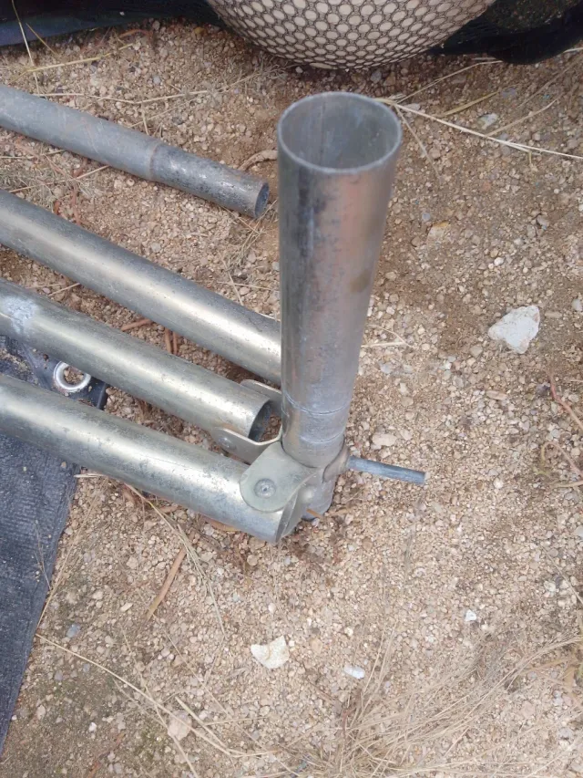 Pólos suspensos/postes metálicos