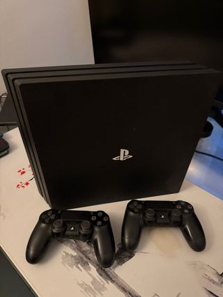 PS4 Pro 1TB Negra + 2 Mandos