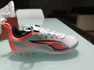 Botas de fútbol Puma rojas y blancas talla 34 