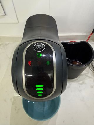 Cafetera De Longui Dolce Gusto + dispensador