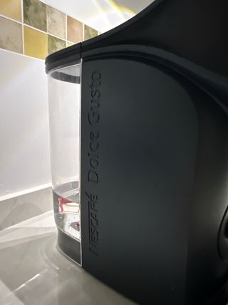 Cafetera De Longui Dolce Gusto + dispensador