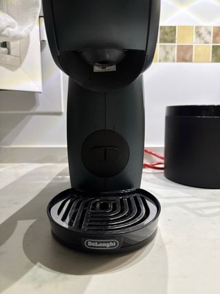 Cafetera De Longui Dolce Gusto + dispensador