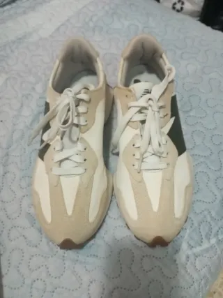 Zapatillas New Balance Beige y Blanco