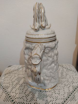 boccale in ceramica con coperchio e finiture oro