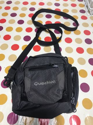 Bolsito Pepe Jeans + regalo bolsito Quechua