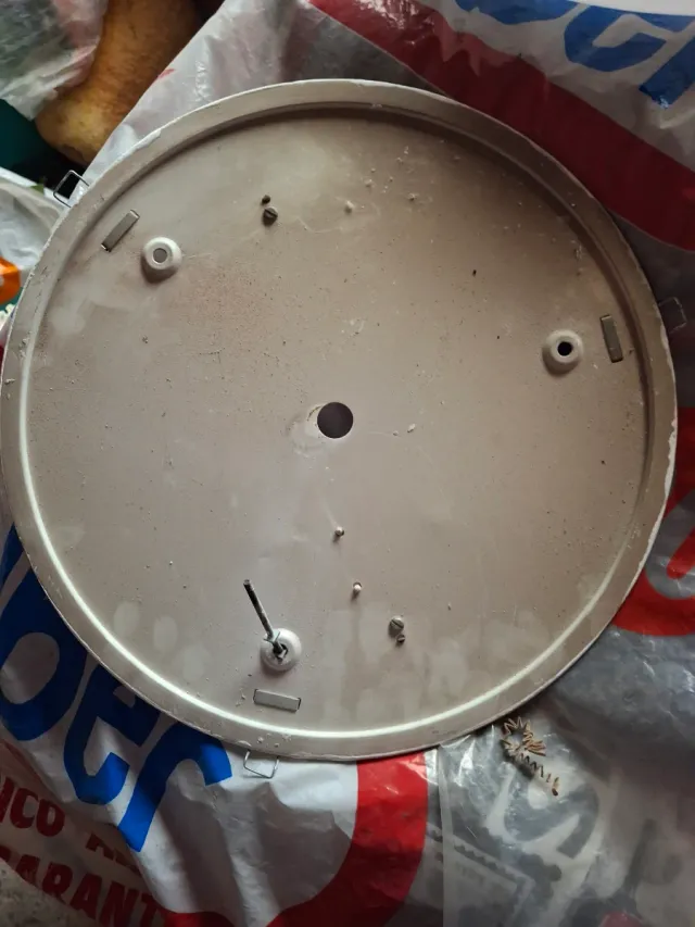 Plafón blanco de plástico