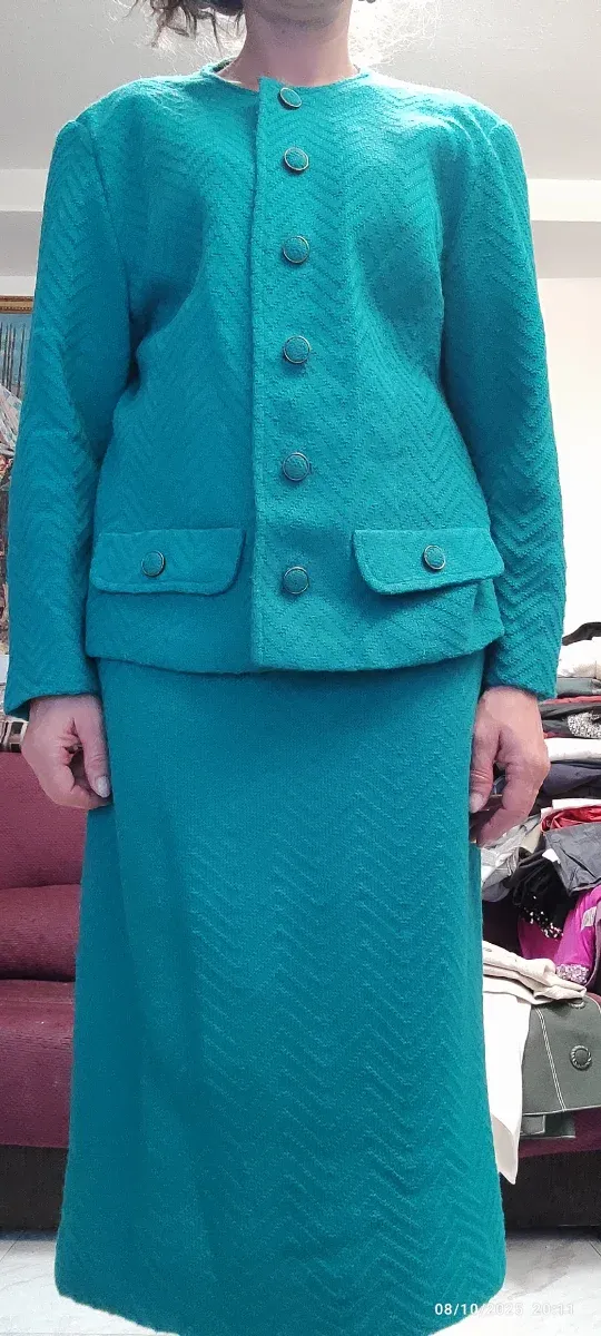 Conjunto chaqueta y falda verde azulado