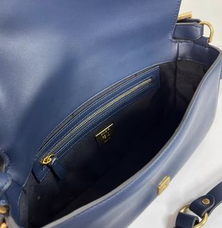 Bolso Fendi con Detalles Dorados