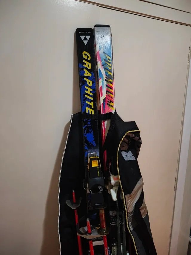 2 parejas de esquís + Funda para esquís Rossignol