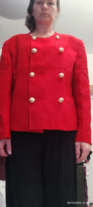 Lote Chaqueta Roja Mujer distintas tallas y colore