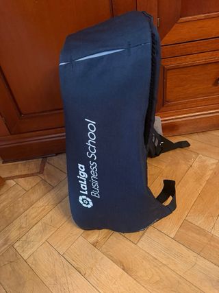 Mochila portátil negra nueva