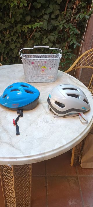 Casco bici azul y gris + Cesta