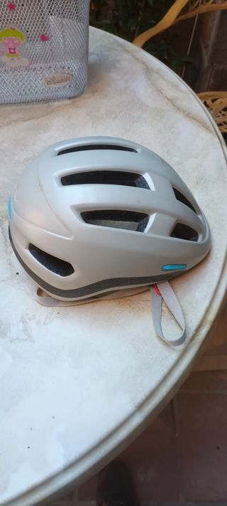 Casco bici azul y gris + Cesta