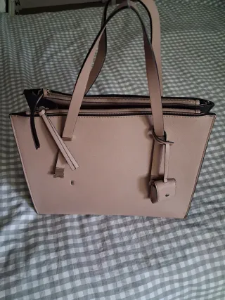 Bolso clásico beige y negro