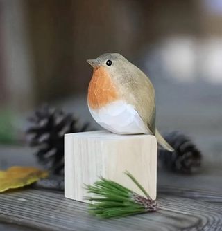Pajarito de madera tallada