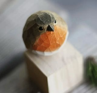 Pajarito de madera tallada