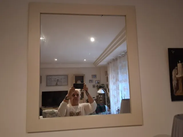 Espejo rectangular beige y blanco