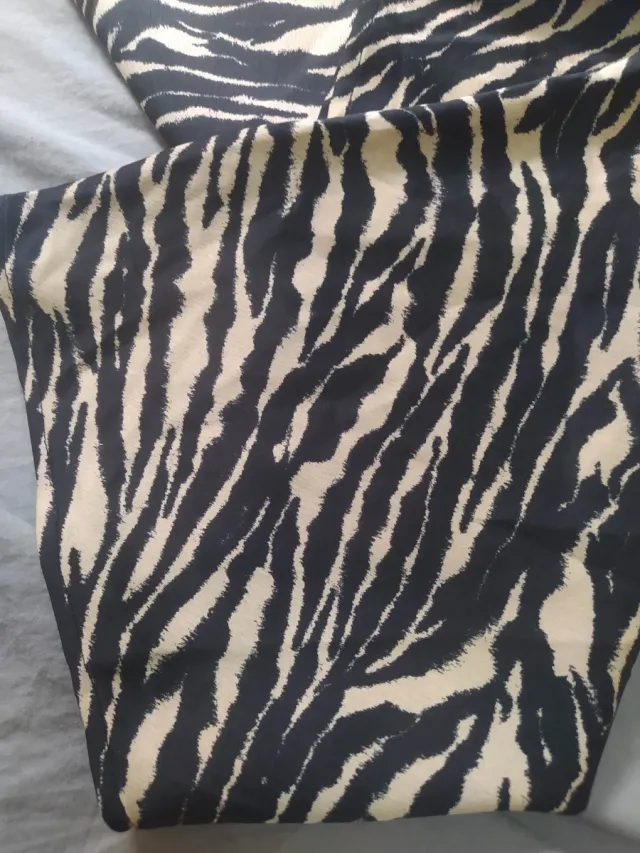 Falda estampado cebra beige y negro