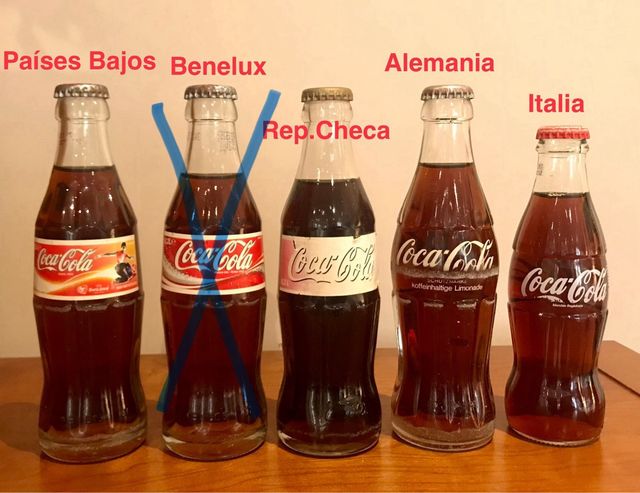 Bottiglie di Coca Cola provenienti da diversi paesi