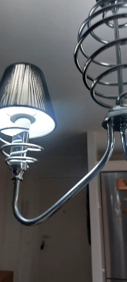 Lámpara de techo moderna plateada y negra