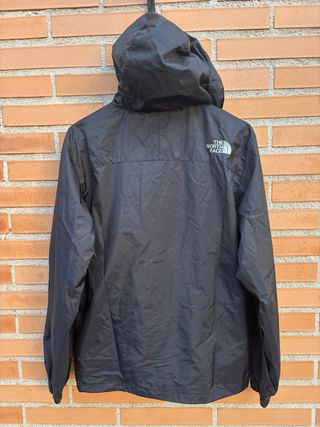 Chubasquero The North Face Negro con Forro Polar