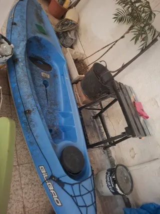 Piragua kayak azul