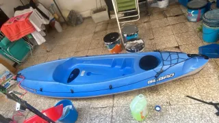 Piragua kayak azul