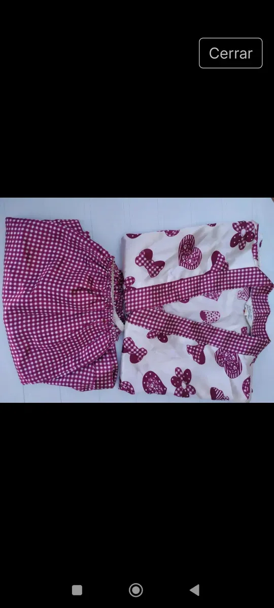 Pijama de raso con estampado de corazones