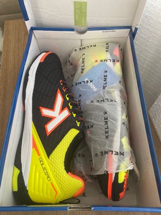 Zapatillas Fútbol Sala Kelme Indoor Negras/Amarill