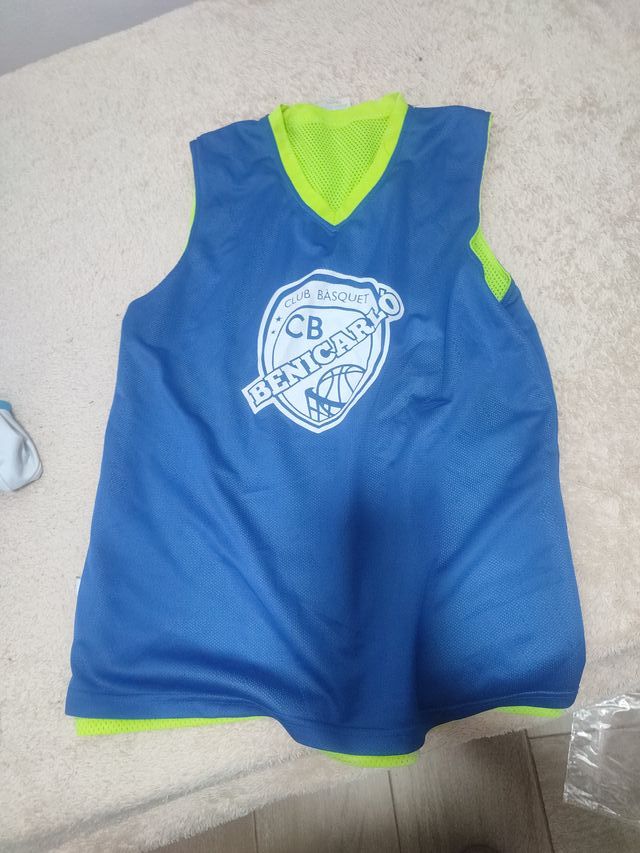 Camiseta deportiva reversible