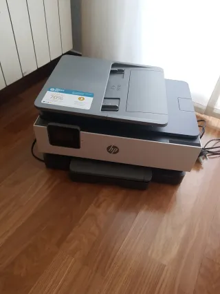 Impresora HP Multifunción Gris y Blanca