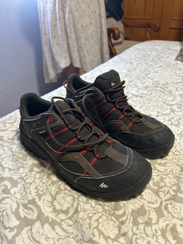 Botas Quechua Negras y Marrones