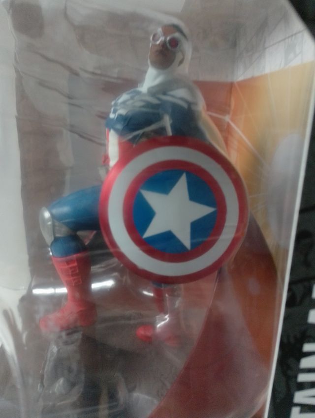 Figura Marvel Capitão América 14+