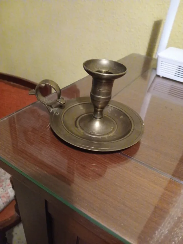 Portavelas antiguo de latón