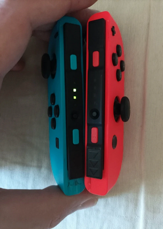 Joy-Con Nintendo Switch + Grip Azul/Rojo