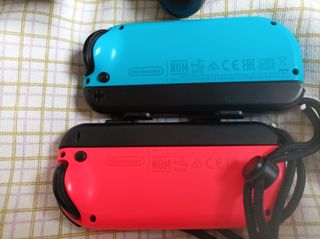 Joy-Con Nintendo Switch + Grip Azul/Rojo