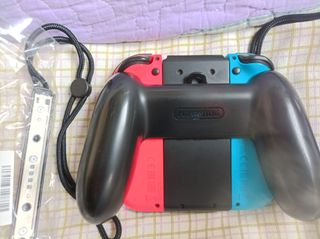 Joy-Con Nintendo Switch + Grip Azul/Rojo