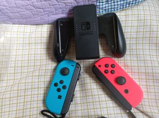 Joy-Con Nintendo Switch + Grip Azul/Rojo
