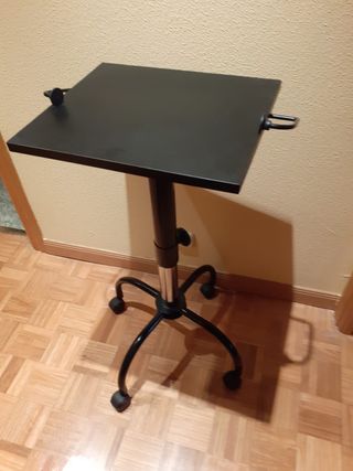Mesita auxiliar con ruedas ajustable