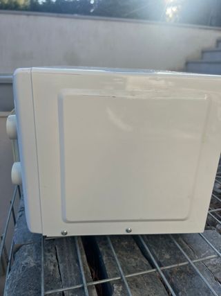 Microondas Taurus Blanco y Beige