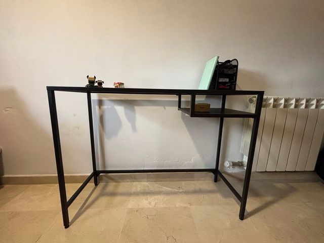 Mesa VITTSJÖ - Escritorio Cristal y Metal Negra