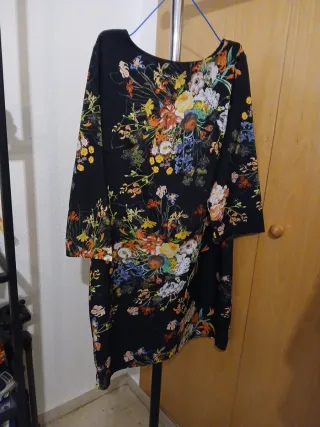 Vestido negro estampado floral